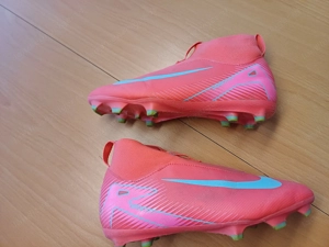 Fussball Schuhe 37,5
