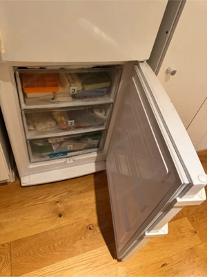 Lieberr Kombieschrank Kühlschrank   Tiefkühler   Bild 6