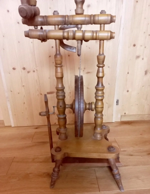 Altes Spinnrad  Bild 2