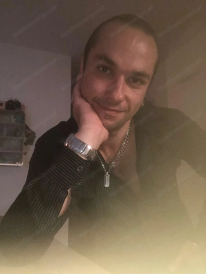 Suche nette aufgeschlossene Dame für eine heiße prickelnde Zeit  Bild 2