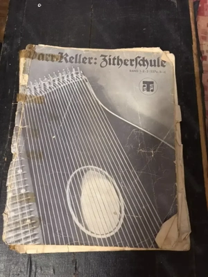 Musikinstrument - alte Konzertzither inkl. Koffer und Notenheft Bild 3