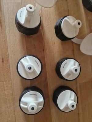 4 Sigg Flaschen und zusätzliche Verschlüsse 