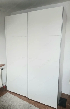 Kleiderschrank  Bild 2