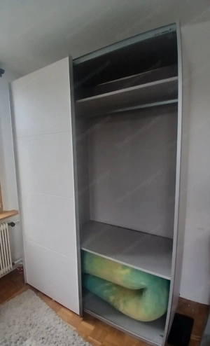 Kleiderschrank  Bild 3