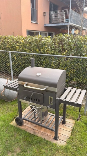 Holzkohlegrill Bild 2