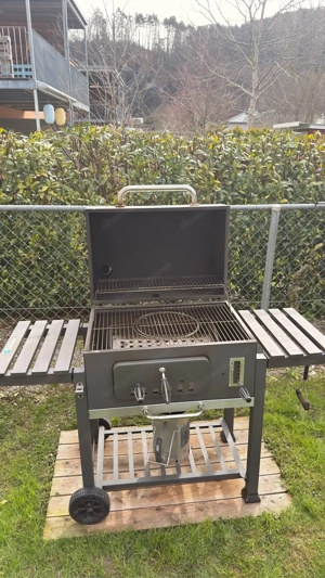 Holzkohlegrill Bild 3
