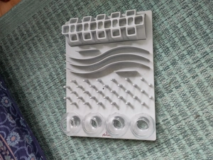 Verkaufe, das Katzen Haus und das Suchspiel....  Bild 3