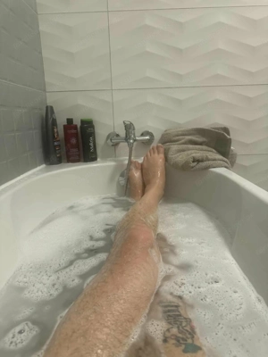 Ich suche einen sehr passiven und femininen Jungen oder einen passiven Transvestiten