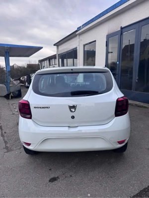 Dacia Sandero1,0 tüv 09 26 Bild 2