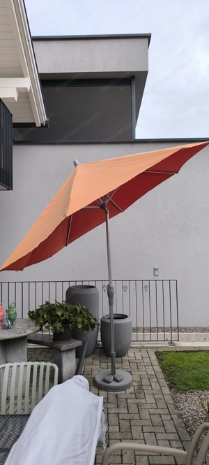 Verschenke Orangen Sonnenschirm mit Kurbel zum Kippen Bild 4