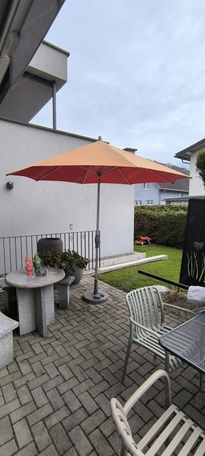 Verschenke Orangen Sonnenschirm mit Kurbel zum Kippen Bild 2