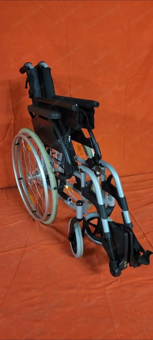 Rollstuhl  Bild 2