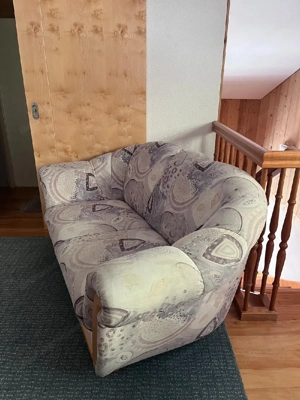 Sitzbank und Stuhl Bild 2