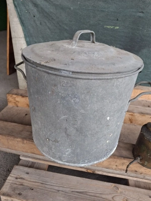 Zinktopf als Blumendeko