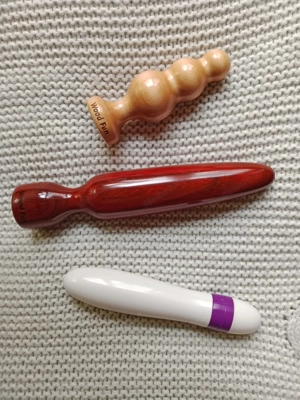Vibrator. Dildo und Analplug aus Holz