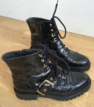 Schwarze Lackleder-Stiefletten Bild 2