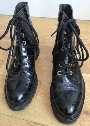 Schwarze Lackleder-Stiefletten Bild 4