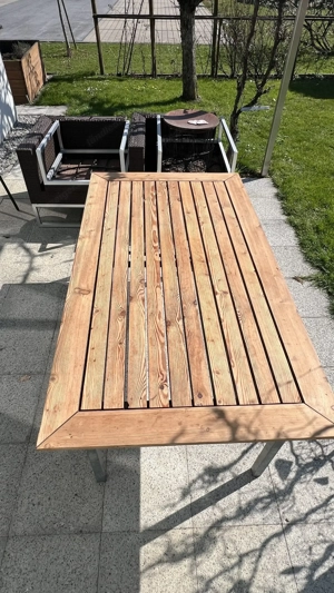 Tisch für Terrasse oder Garten Bild 2