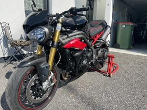 Triumph Speed Triple 1050 R Bild 2