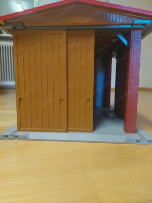 Traktor mit Anhänger und Halle Stall Spielzeug Marke Bruder Bild 5