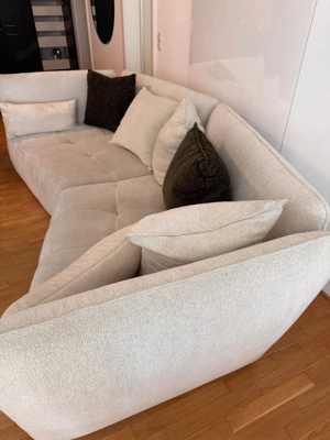 Sofa in der Farbe Creme Bild 3