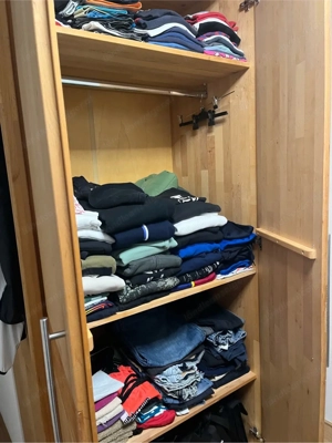 Kleiderschrank dreiteilig Echtholz Bild 3