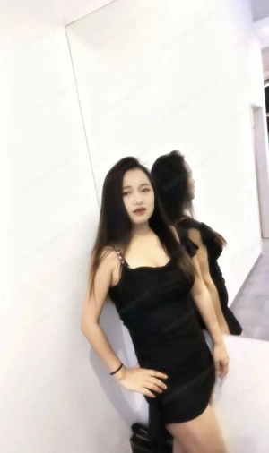 Schlankes,süßes Asia Teeny Bild 2