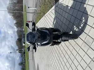 Honda ADV 350 Schwarz Bild 4