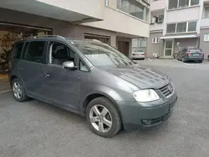 verkaufe VW Touran, 8 fach bereift neu vorgeführt.tüf bis 12.2026  Bild 5