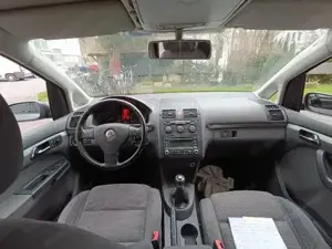 verkaufe VW Touran, 8 fach bereift neu vorgeführt.tüf bis 12.2026  Bild 2