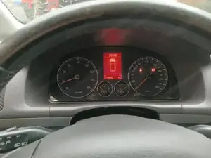 verkaufe VW Touran, 8 fach bereift neu vorgeführt.tüf bis 12.2026 