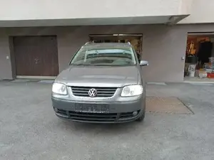 verkaufe VW Touran, 8 fach bereift neu vorgeführt.tüf bis 12.2026  Bild 3