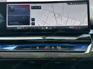 BMW i5 M60 xDrive M- Sportpaket Pro // Head-Up // Panorama Glasdach // Sitzbelüftung vorn Bild 8