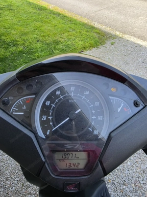 Honda SHi 125 Bild 5