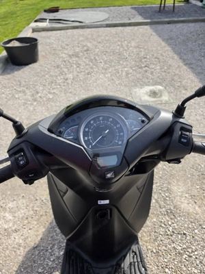 Honda SHi 125 Bild 4
