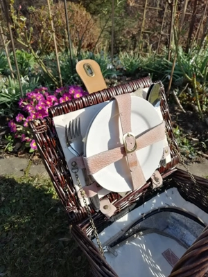 Nagelneuer Picknickkorb  Bild 3