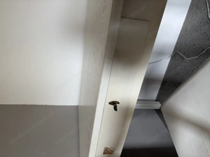 Weißer Tisch mit Stuhl Bild 2