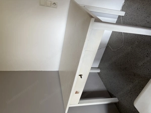 Weißer Tisch mit Stuhl Bild 4