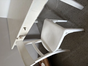 Weißer Tisch mit Stuhl Bild 3