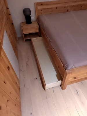 Schlafzimmer Möbel Zirbe Bild 3