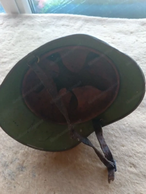 Feuerwehrhelm sehr alt  Bild 4