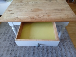 Alter Holztisch  Bild 2