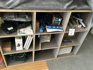 dunkelgraue regale Bild 2