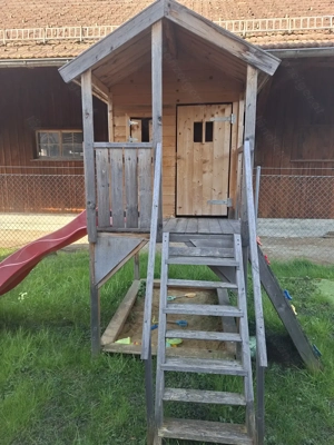 Kinder-Spielhäuschen mit Rutsche Bild 5