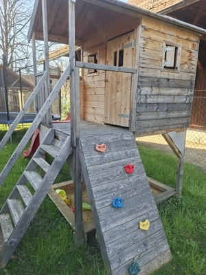 Kinder-Spielhäuschen mit Rutsche Bild 6