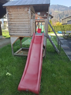 Kinder-Spielhäuschen mit Rutsche Bild 2