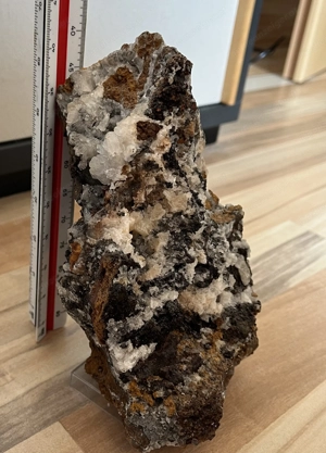 Descloizit mit Calcit aus Portugal  Bild 3