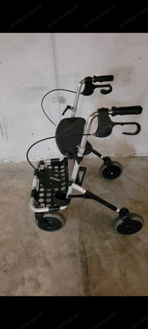 Gehhilfe Rollator  Bild 3