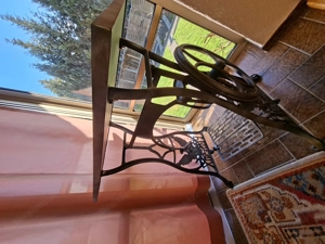 Tisch aus Retro Nähmaschine Bild 3