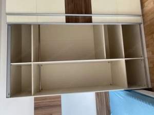 Moderner Kleiderschrank mit Schiebetüren   sehr guter Zustand Bild 3
